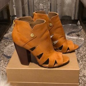 Kelsi Dagger Brooklyn Balldance Bootie sz 8.5